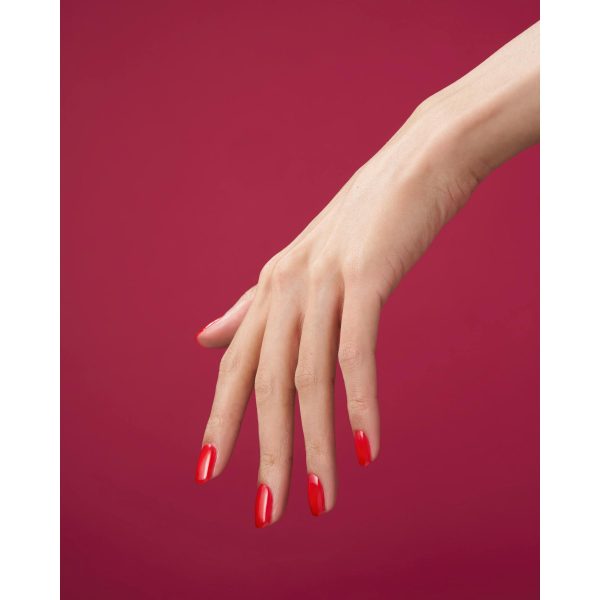 445975_CND-2023-SUMMER24GLEAMANDGLOW-HAND-COBRANDED-MAGENTASKY-RGB-4000x5000