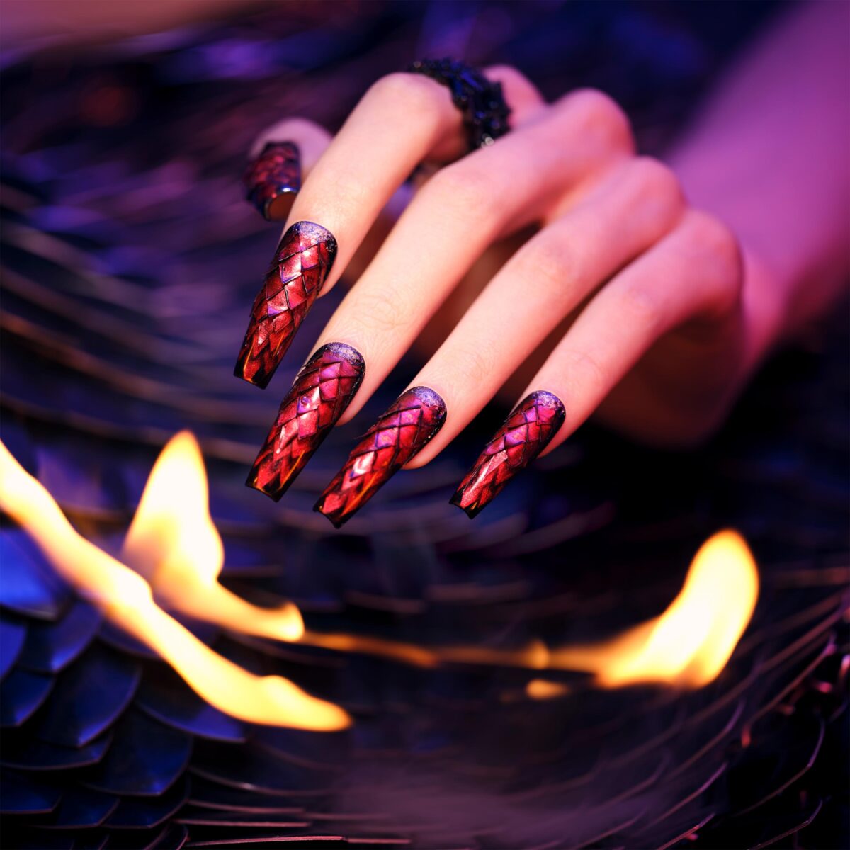 448763_CND-2024-HOLIDAY24-QUEENTESSENTIAL-KEYHERO2-CONSUMERALT-DRAGONSDEN-NAILART-RGB-3000x3000